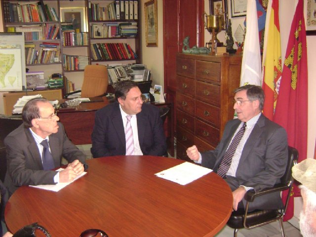El Defensor del Pueblo explica en Villanueva la labor que desarrolla en la protección de los derechos