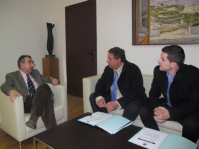 El consejero de Presidencia recibe al alcalde de Villanueva del Río Segura