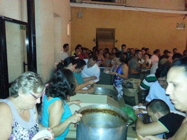Fotos de la cena de la vaca celebrada en la noche de ayer en Villanueva donde asistieron unas 800 personas