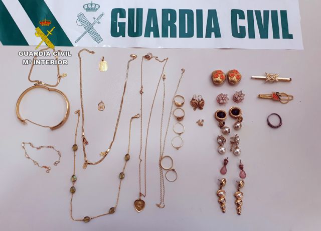 La Guardia Civil detiene a dos jóvenes por el robo en una vivienda de Villanueva del Río Segura