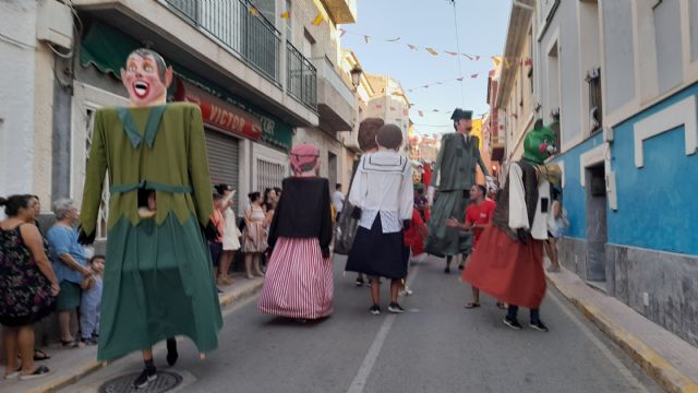 Los Gigantes por la Calle Mayor. Foto: Emilio del Carmelo Tomás Loba.