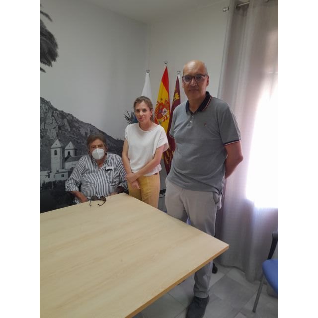 De izquierda a derecha: José Esteban Ortiz Robles, Juez de Paz saliente; María del Pilar Sandoval Soriano, Juez de Paz entrante; y el alcaldepresidente de Villanueva del Río Segura, Jesús Mariano Viciana Ortiz. Foto: Emilio del Carmelo Tomás Loba.