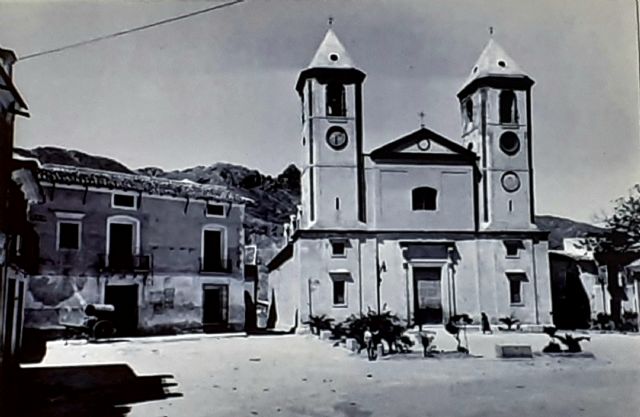 Los 'Adagios' de la última noche del año en Villanueva del Río Segura. El ritual de 'echar los años'