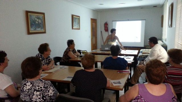 Charla-Coloquio sobre la Prevención del Calor Extremo orientada a las Personas Mayores Charla-Coloquio sobre la Prevención del Calor Extremo orientada a las Personas Mayores